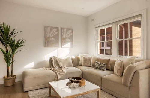 Bronte Apartment | The Drift | Coastal Stay with Beach Walks, Breakfast & Brunch