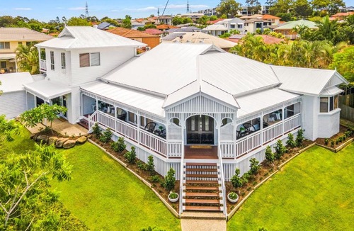Murarrie House | The Duchess - Stunning Hamptons Oasis with Pool