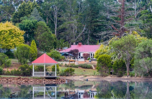 Pemberton Cottage | The Forest Lodge Homestead Cottage with Lake view, Romantic Stay