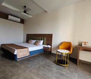 Malihabad Resort | The Glory Riverside Resort
