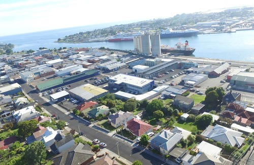 Devonport Bed & Breakfast | The Grand On Macfie