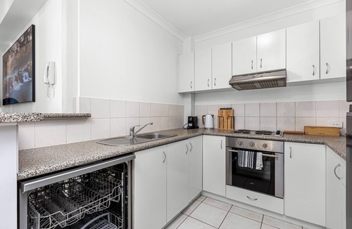 East Perth Apartment | The Haylight Escape - Pool and parking