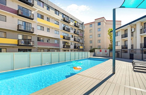 East Perth Apartment | The Haylight Escape - Pool and parking