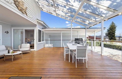 Barrack Point House | The Headland House - Ocean & Beach Views, Sleeps 14