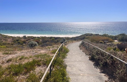 Peppermint Grove Beach House | The Ideal Spot to Relax. Walk to Pristine Beaches, be Surrounded by Nature