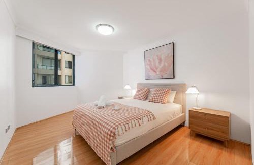 Haymarket Apartment | The Interlink CBD w Parking Desk Gym Pool