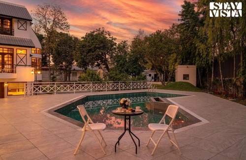 Gurugram Villa | The Ivory Courtyard - Manesar by StayVista - 8BHK Pet-Friendly Villa with Sauna