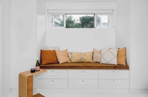 Coal Point Cottage | The Lake House - Absolute Lakefront Cottage