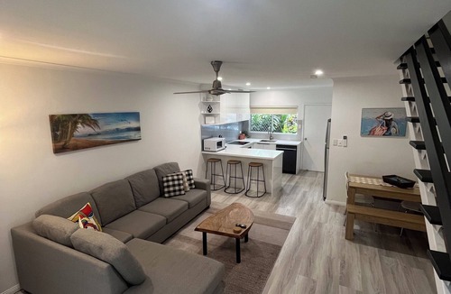 Trinity Beach House | The Lazy Break at Trinity 400m from the beach with great of bars and restaurants