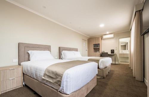 Ulverstone Hotel | The Lighthouse Hotel