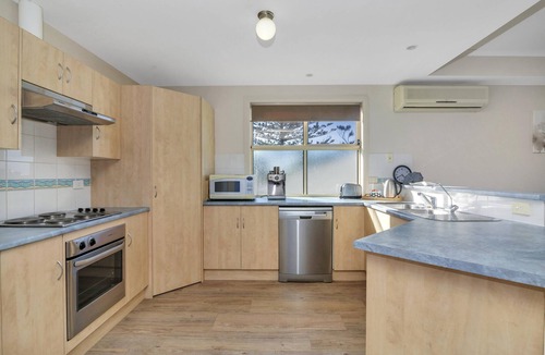 Port Willunga House | The Lighthouse ~ Port Willunga - Cosy Coastal Townhouse in Port Willunga