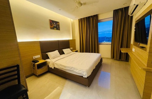 Jhansi Hotel | The Lotus Hotel