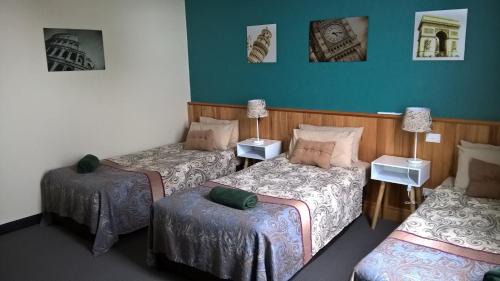 Moe Hotel | The Moe Motor Inn