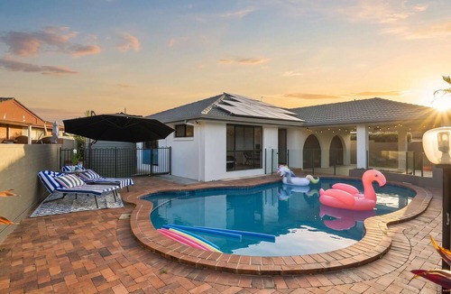 Broadbeach Waters Apartment | The Mojo River house, 4BR house in Gold Coast