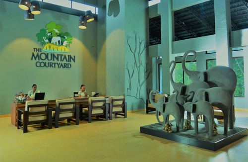 Pirmed Hotel | The Mountain Courtyard Thekady