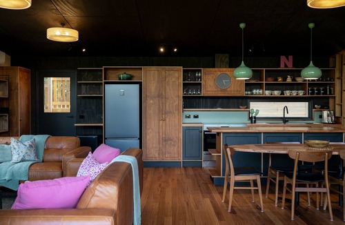 Bright House | The perfect spot for family and friends