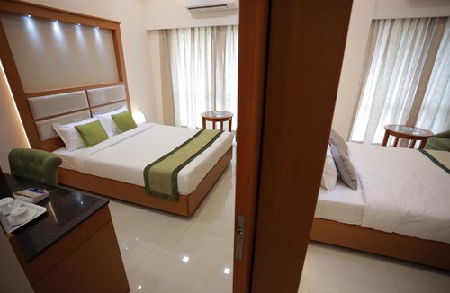 Vadapalani Bed & Breakfast | The Pride Fort Hotel