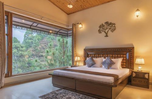 Dharampur Apartment | The Rajmahal Retreat I Jacuzzi I Vacations l Pet friendly & 3 Bedroom Villa I Family Events I Sky Bonfire I Kasauli By Exotic Stays