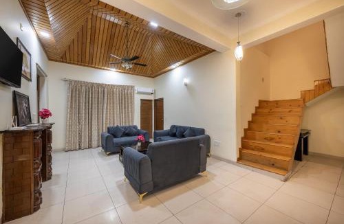 Dharampur Apartment | The Rajmahal Retreat I Jacuzzi I Vacations l Pet friendly & 3 Bedroom Villa I Family Events I Sky Bonfire I Kasauli By Exotic Stays