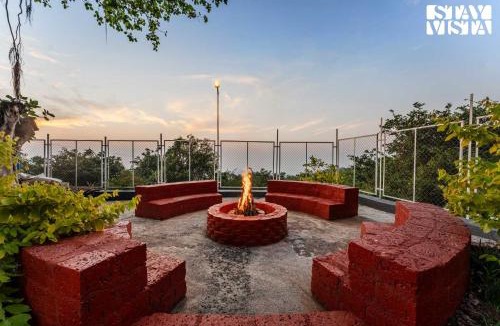 Panhala Villa | The Redstone Villa by StayVista - 4BHK with Bar & Private Pool