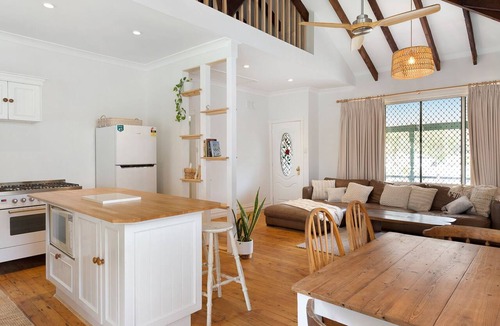 North Yunderup House | The River Cottage - Absolute Waterfront Family and Pet Friendly Escape