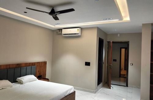 Shivpuri Hotel | The Royal Vilas Hotel And Restaurant