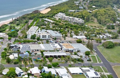 Rainbow Beach House | The Shack - Rainbow Beach. The Ultimate Beach Shack. Pets Welcome. Fenced yard.