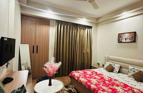Greater Noida Bed & Breakfast | The sky cabin
