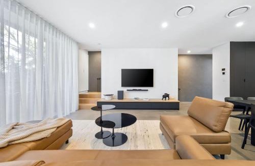 Mooloolaba House | "The Smith 3' luxurious townhouse with heated pool.