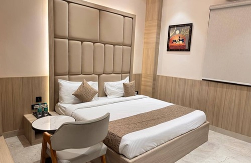 Kanpur Hotel | The SRM Crystal
