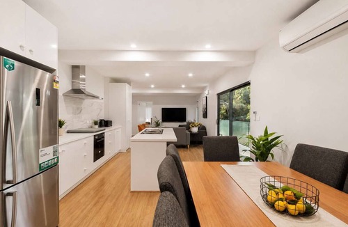 Taroona House | The Tree House Hobart, Treetop Escape, Sleeps 8.