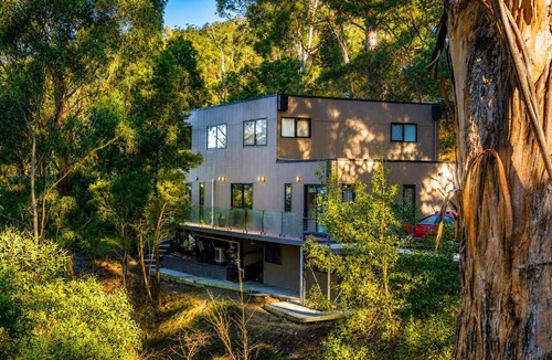 Taroona House | The Tree House Hobart, Treetop Escape, Sleeps 8.