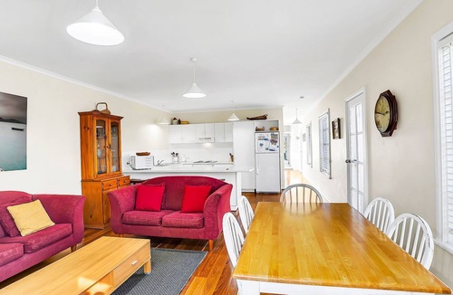 Port Fairy Cottage | This well appointed cottage offers everything for the family getaway.
