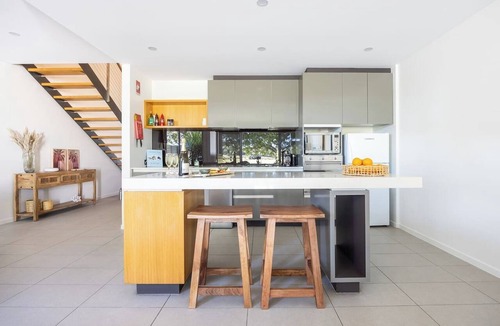 Magenta Shores House | Thoughtfully Updated 3BR Golf Villa, Pools & Tennis