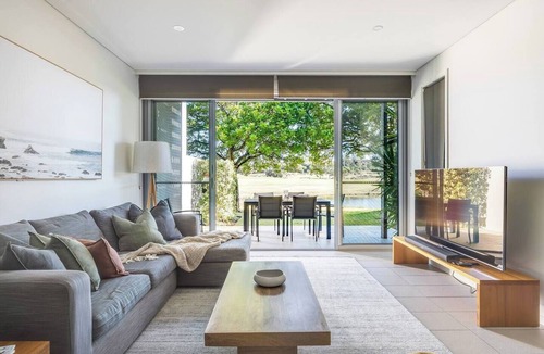 Magenta Shores House | Thoughtfully Updated 3BR Golf Villa, Pools & Tennis