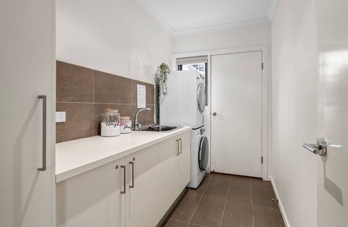 Indented Head House | Tides Edge - Your Coastal Retreat One Street from the Beach