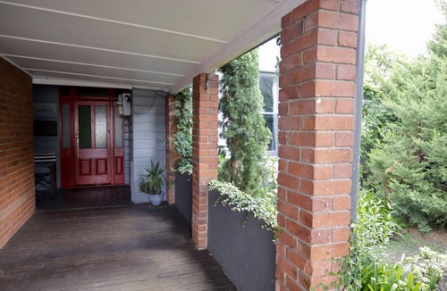Tenterfield Apartment | Towncottage Tenterfield Stay with Scenic Views