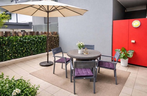 Townsville Apartment | Townsville CBD partment- Walk to Stadium & The Strand w Parking