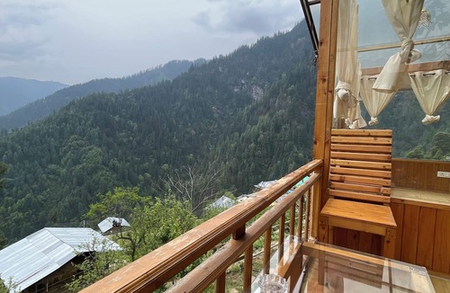 Banjar Cabin | Tranquil 1-bedroom cabin in marvelous Kullu for a cozy stay