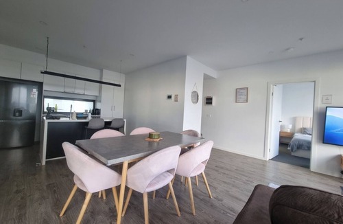 Doncaster East Apartment | Tranquil 2-bedroom apartment in Doncaster East with AC, WiFi