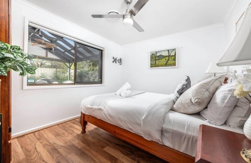 Narrabundah House | Tranquil 3-Bedroom Retreat