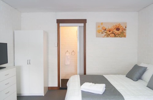 Lenah Valley Apartment | Tranquil Retreat