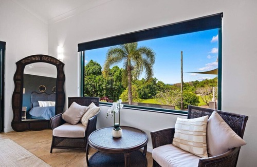 Mission Beach Villa | Tranquility Grand Bedroom for Couples | Luxury Rainforest Meets Reef | Sleeps up to 2