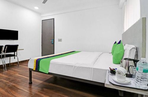 Faridabad Hotel | Treebo Grand Town House