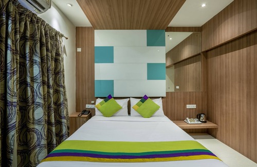 Sheshadripuram Hotel | Treebo Hiland Suites