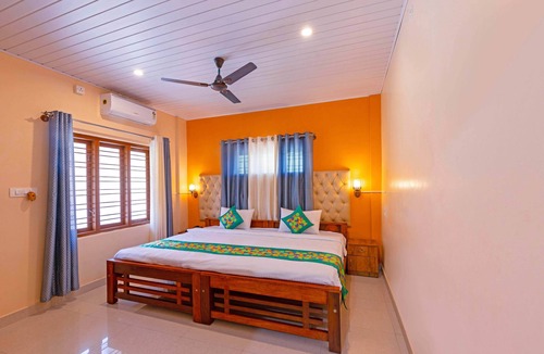 Somvarpet Hotel | Treebo River View