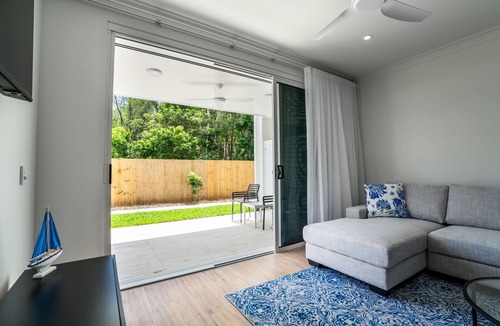 Trinity Beach Apartment | Trinity Collective - Classic One Bedroom Apartment Home away from home.