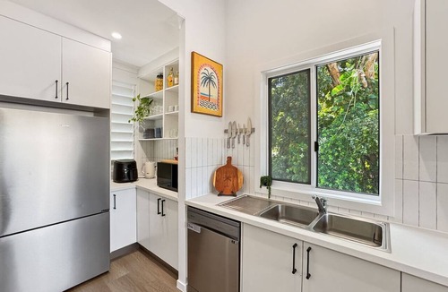 Picnic Bay House | Tropic 21