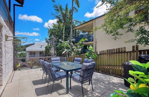 Indooroopilly House | Tropical Dreaming in the Heart of Indooroopilly