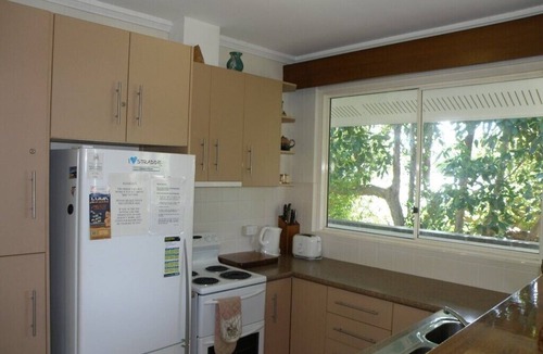 Point Lookout Apartment | Two bedroom unit in fantastic location just above Deadmans Beach.